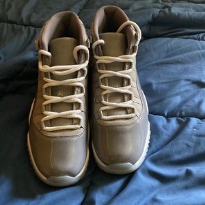 Men’s cool grey 11 Jordan’s. Worn once 2021 retro